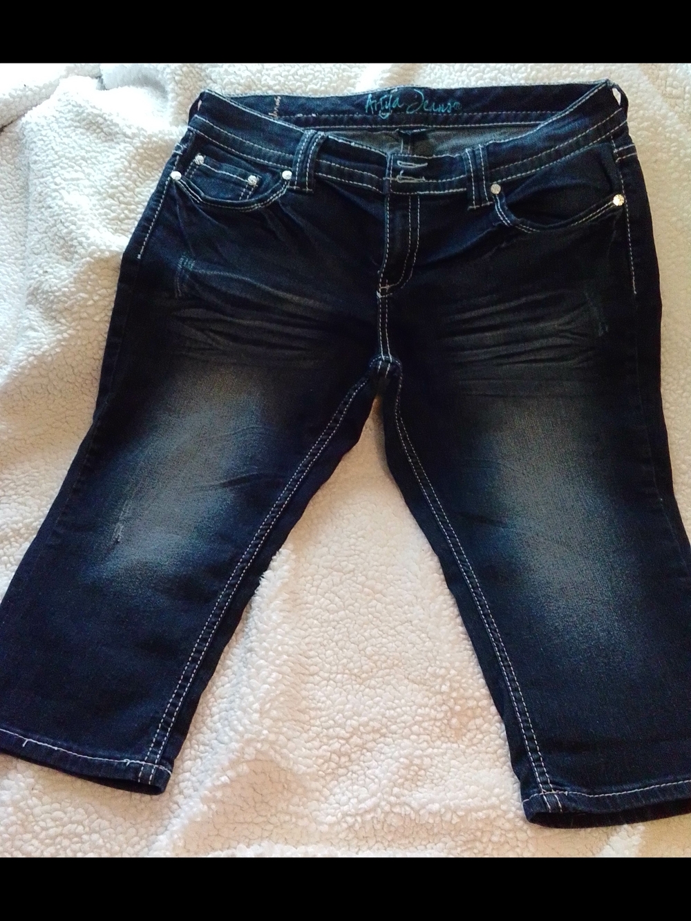 Ariya Dark Blue Cropped Jeans